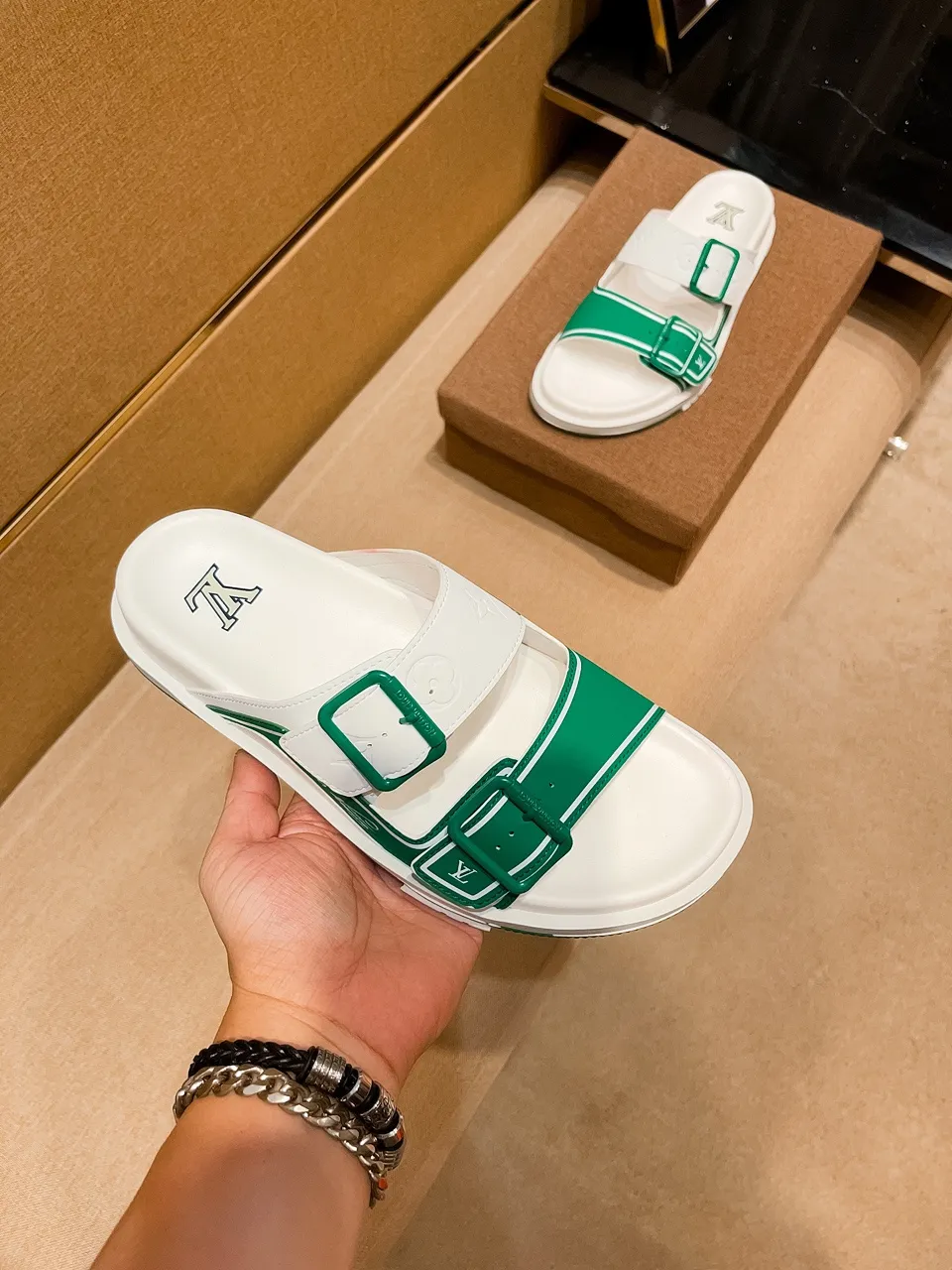 Men's shoes 💰 380 💰 New model on the market 🔥 [LV 🔥 Slippers] High-end 1:1 mold customization of first-layer cowhide, original upgraded version of the outsole, lighter and non-slip. The market's top quality, fashionable and trendy, versatile and popular, simple yet tasteful, a must-have for fashionistas, exuding a fashionable and casual atmosphere, fashion is at your feet, full of confidence, the same style at the counter 👍The season of spring and summer slippers is here, they are super beautiful to wear, 38-44, multiple colors available🔥